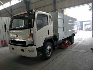 Κίνα Υψηλό αποδοτικό καθαρότερο φορτηγό οδών, σκόνη 4x2 που συλλέγει την οδική σκουπίζοντας μηχανή προμηθευτής